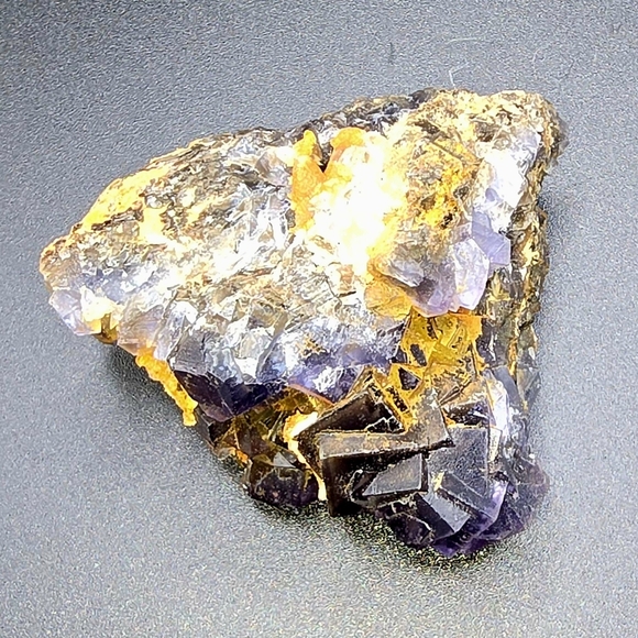 Fluorite with Calcite & Iron oxide interference coating - Picture 5 of 11